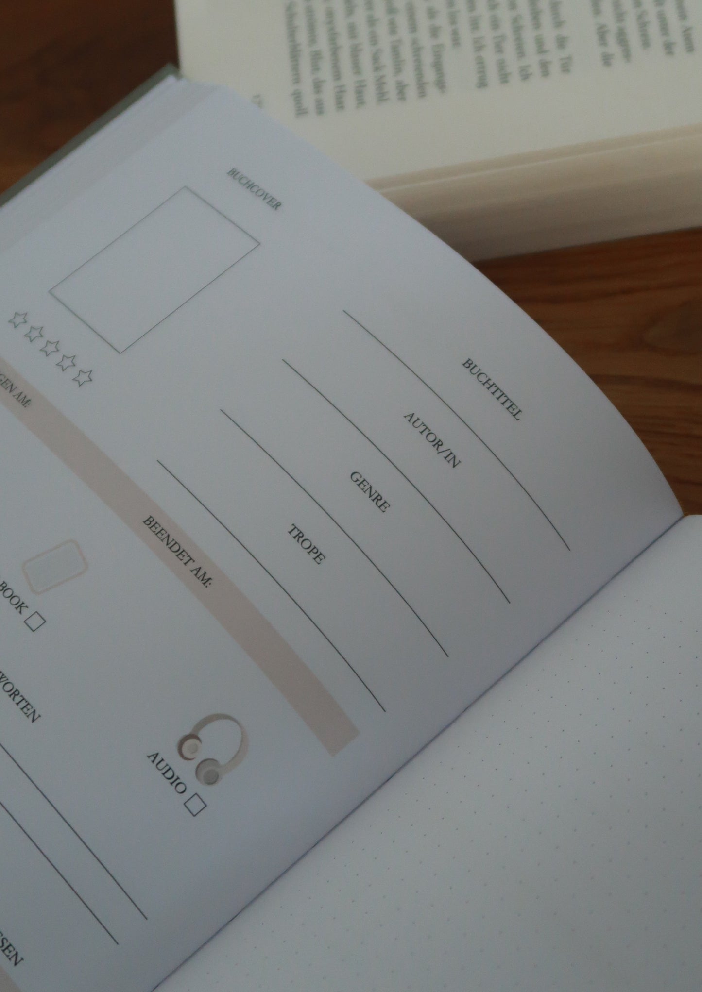 Book Journal/Reading Journal, gebundene Ausgabe (DIN A5)