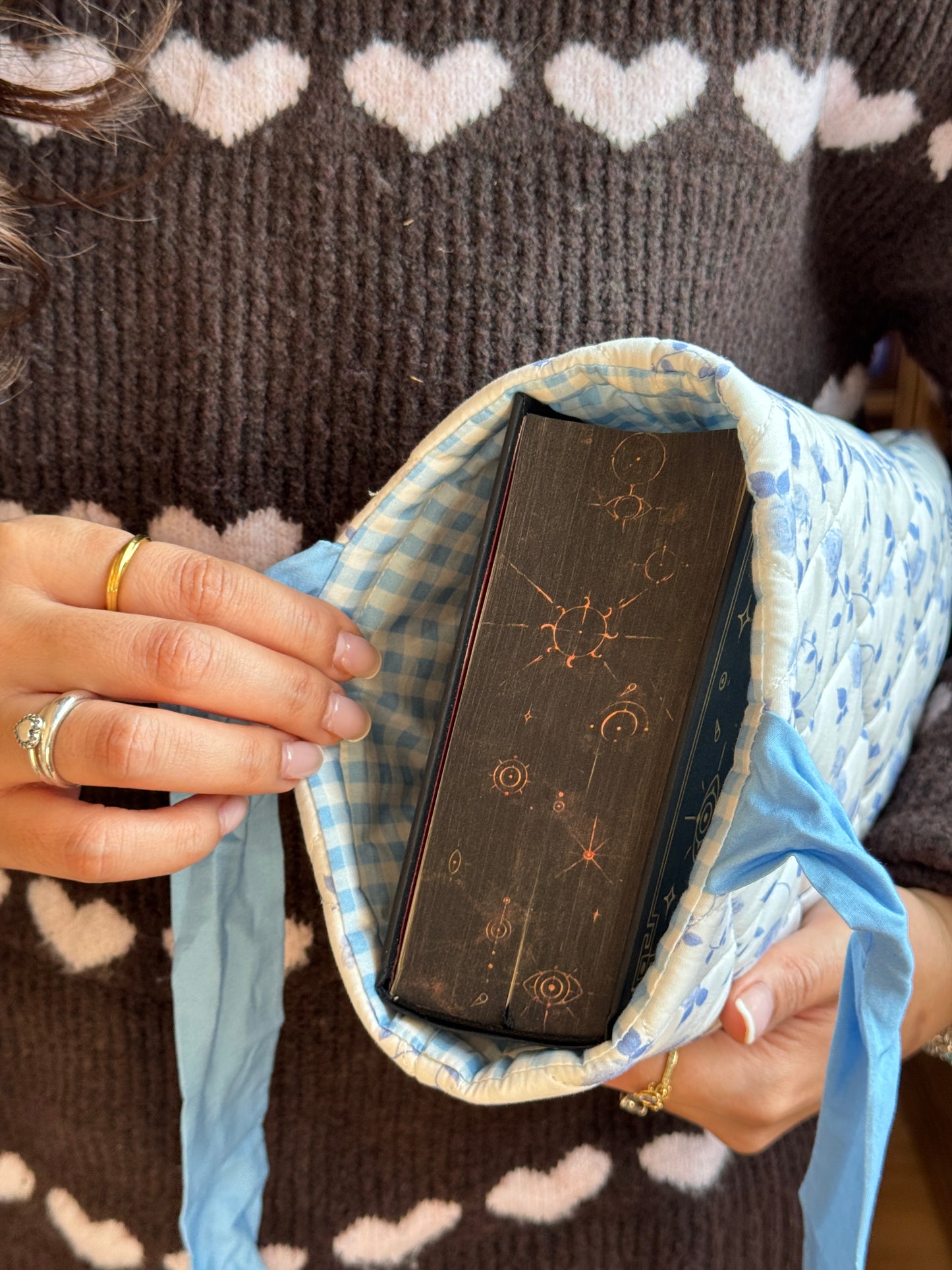 Buchtasche (Blue roses)