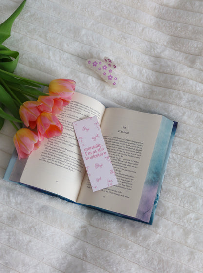 Lesezeichen mit pinken Schleifen "mentally, I'm at the bookstore"