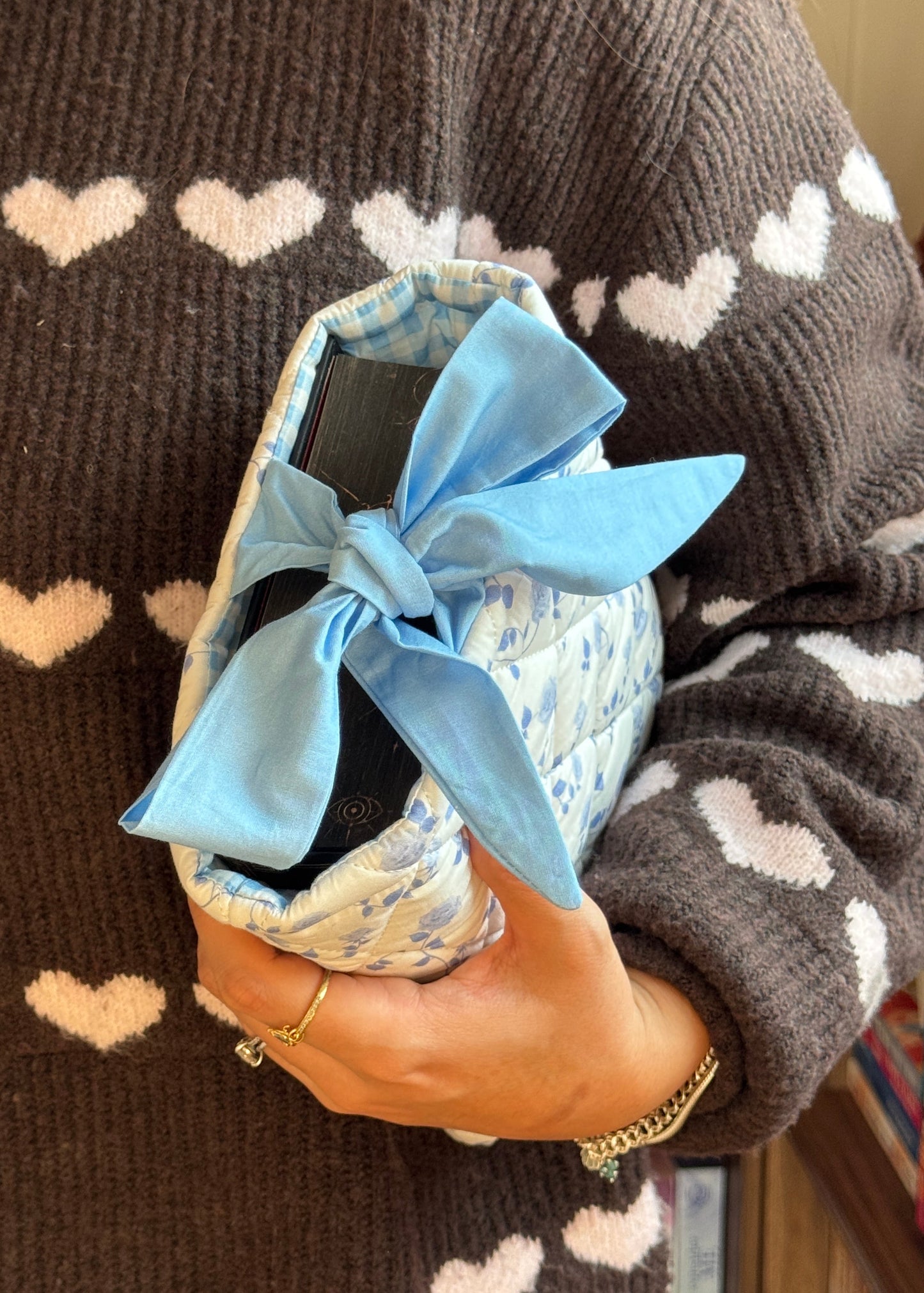 Buchtasche (Blue roses)